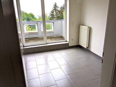 Wohnung zur Miete 450 € 3 Zimmer 64,5 m² 4. Geschoss frei ab sofort Lindenhofstr. 5 Innen Remscheid 42857