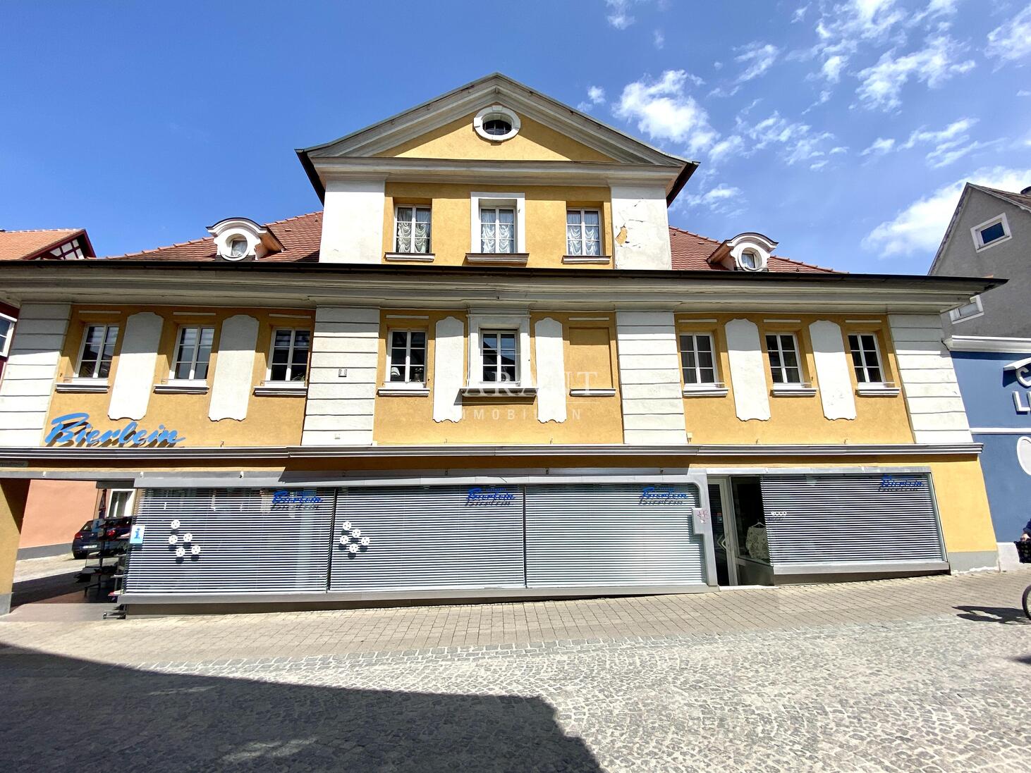 Einfamilienhaus zum Kauf 475.000 € 12 Zimmer 357 m²<br/>Wohnfläche 270 m²<br/>Grundstück Bad Windsheim Bad Windsheim 91438