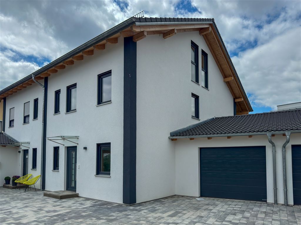 Doppelhaushälfte zur Miete 1.700 € 5 Zimmer 140 m²<br/>Wohnfläche Ab sofort<br/>Verfügbarkeit Holzgassen 5274