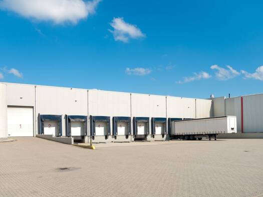 Lagerhalle zur Miete 17.500 m² Lagerfläche teilbar ab 5.000 m² Hof 95032