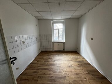 Wohnung zur Miete 450 € 2 Zimmer 75,4 m² 1. Geschoss frei ab sofort Dessauer Straße 1 Bitterfeld Bitterfeld-Wolfen 06749