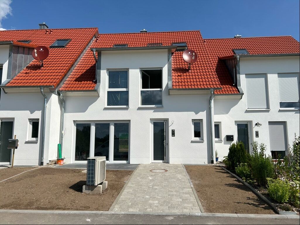 Reihenmittelhaus zum Kauf provisionsfrei 685.000 € 5 Zimmer 172 m²<br/>Wohnfläche 275 m²<br/>Grundstück ab sofort<br/>Verfügbarkeit Dinkelsbühl Dinkelsbühl 91550