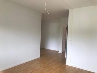 Wohnung zur Miete 276,15 € 3 Zimmer 55,2 m² 2. Geschoss frei ab sofort Thurm Mülsen 08132