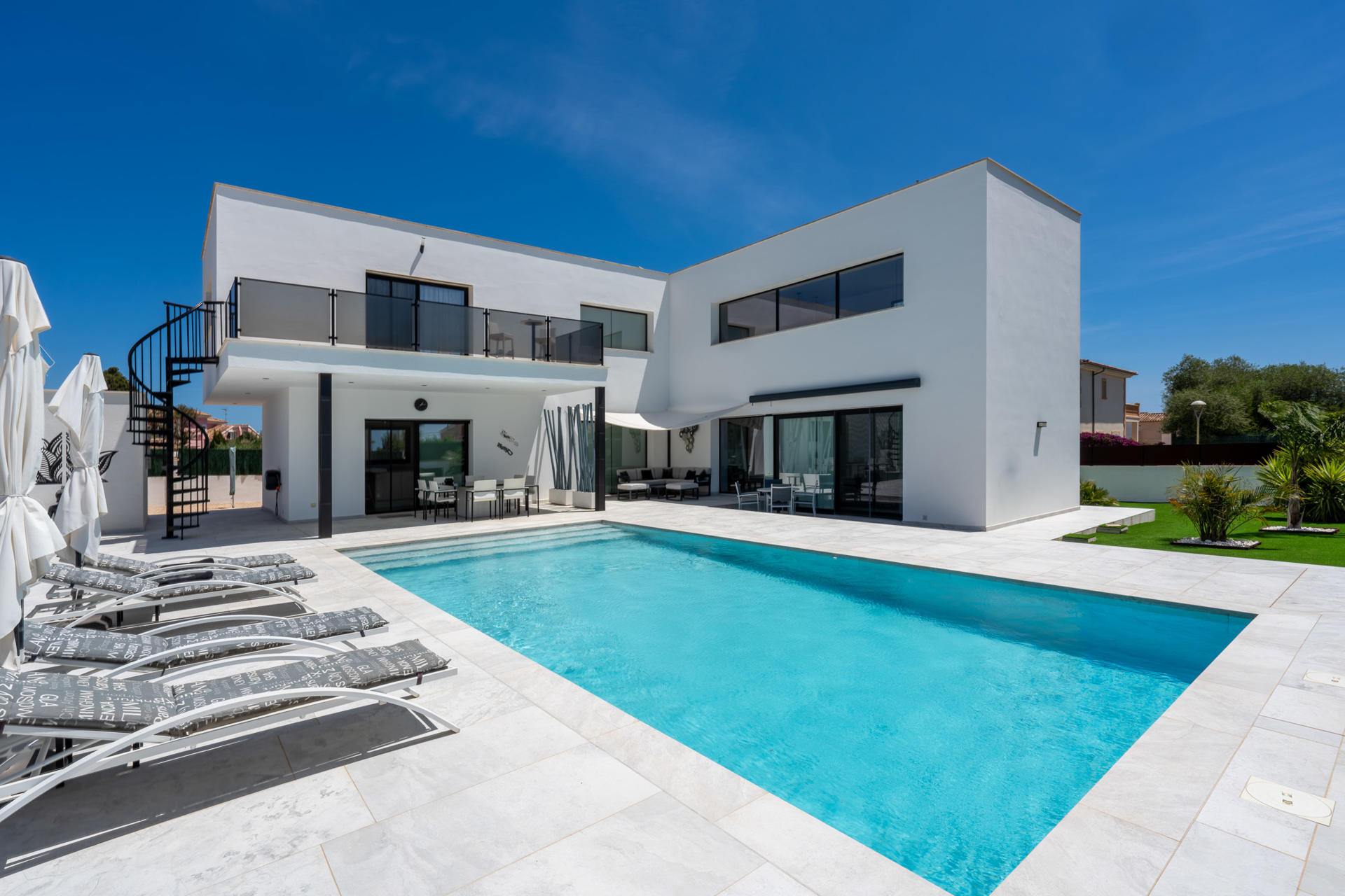 Villa zum Kauf 1.995.000 € 5 Zimmer 255 m²<br/>Wohnfläche 1.229 m²<br/>Grundstück Cales de Mallorca 07689