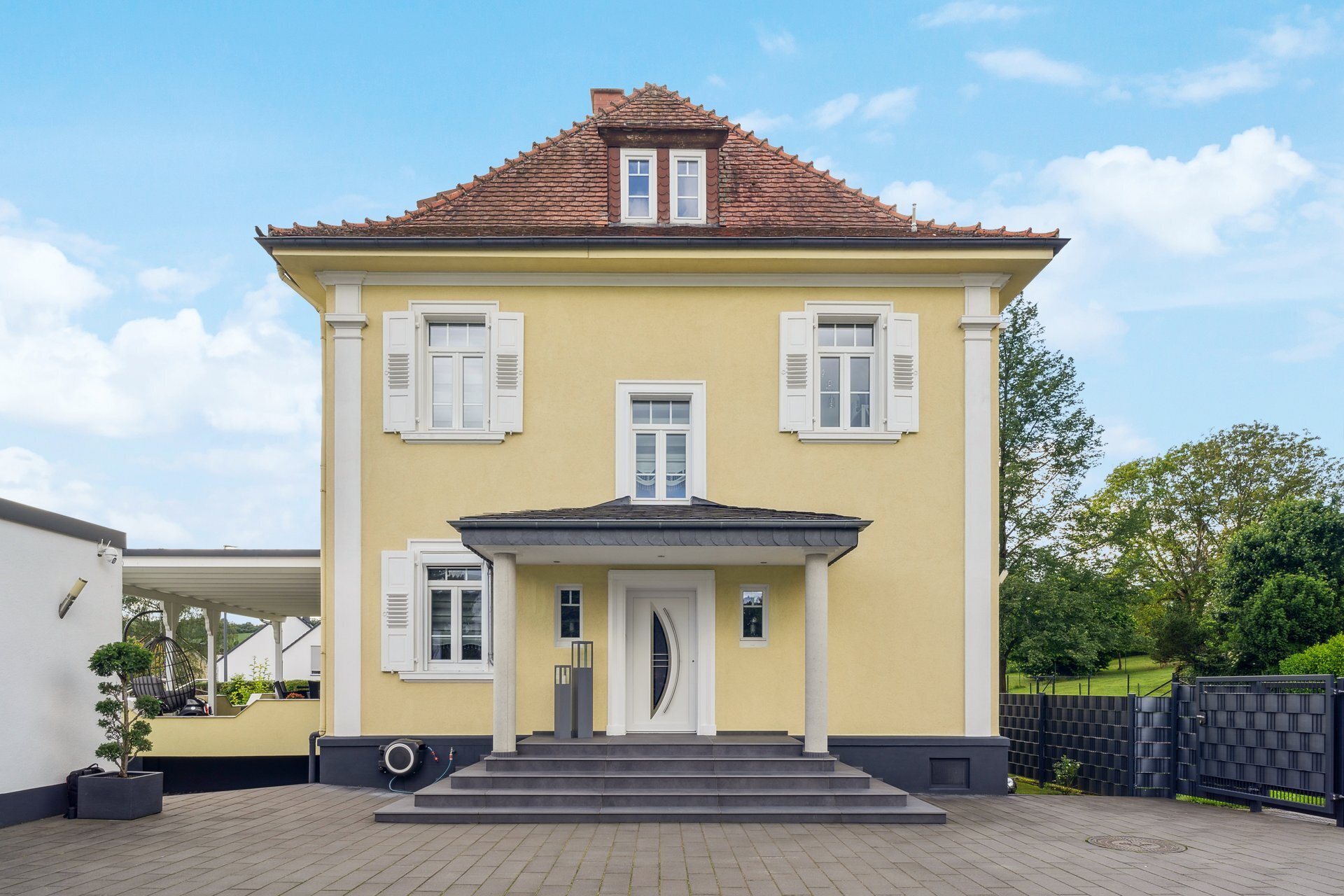 Villa zum Kauf 850.000 € 8 Zimmer 280 m²<br/>Wohnfläche 708 m²<br/>Grundstück Erbach Bad Camberg 65520