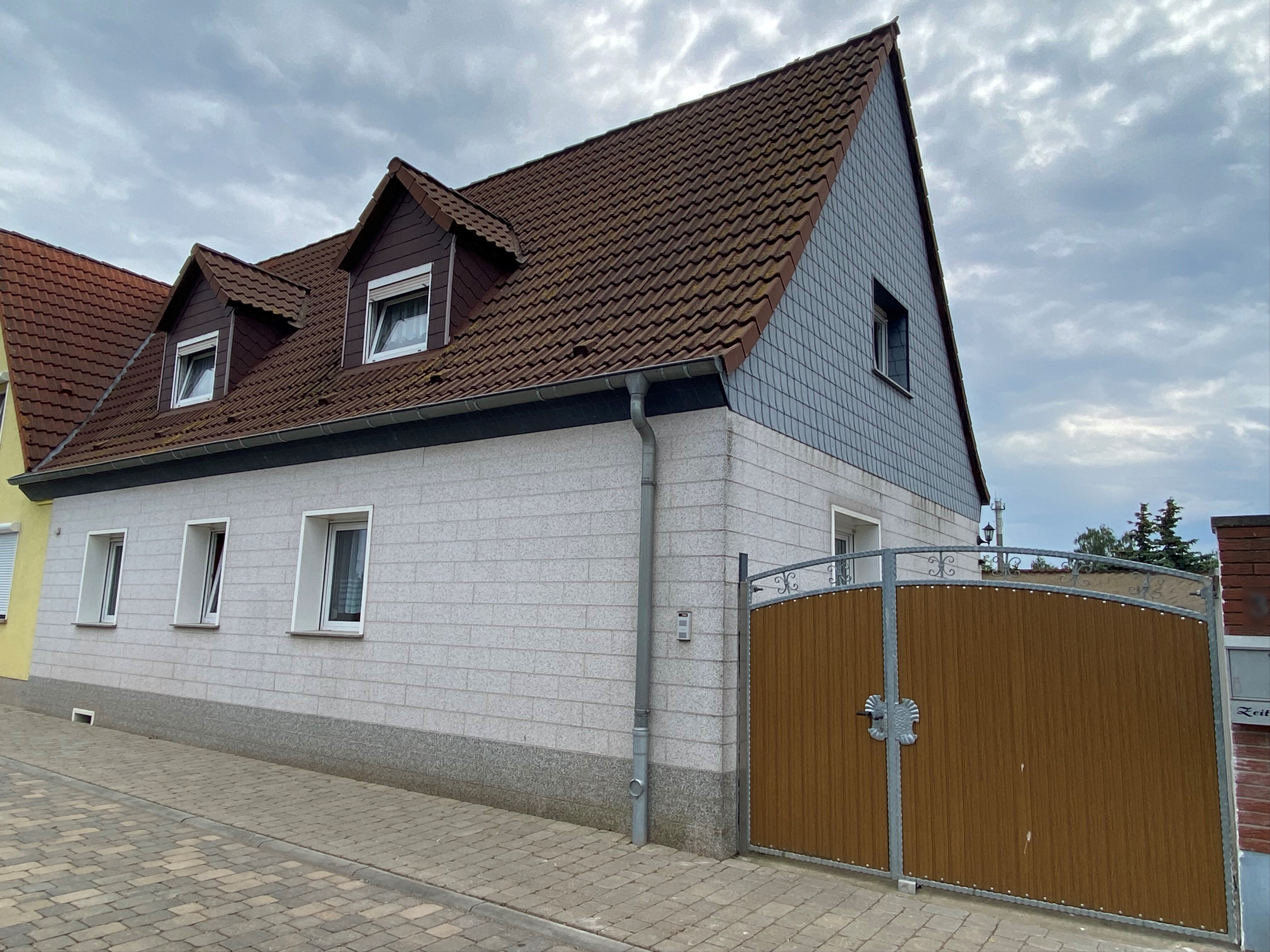 Doppelhaushälfte zum Kauf 150.000 € 5 Zimmer 103,6 m²<br/>Wohnfläche 835 m²<br/>Grundstück Hoym Seeland 06467