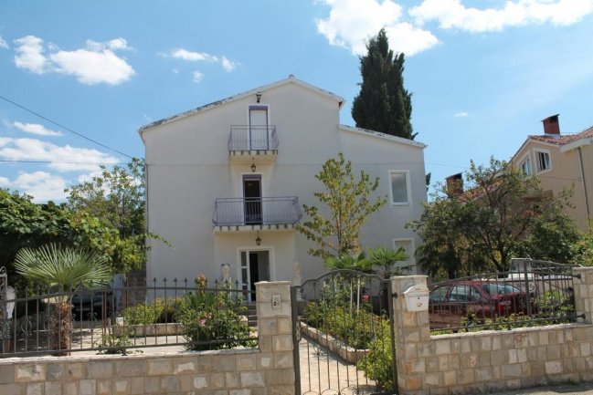Mehrfamilienhaus zum Kauf 390.000 € 12 Zimmer 300 m²<br/>Wohnfläche 585 m²<br/>Grundstück Diklo / Zadar 23000