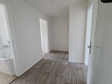 Apartment zur Miete 300 € 3 Zimmer 56 m² 2. Geschoss Bahnhofstraße 13a Friedrichshain Felixsee, OT Friedrichshain 03130