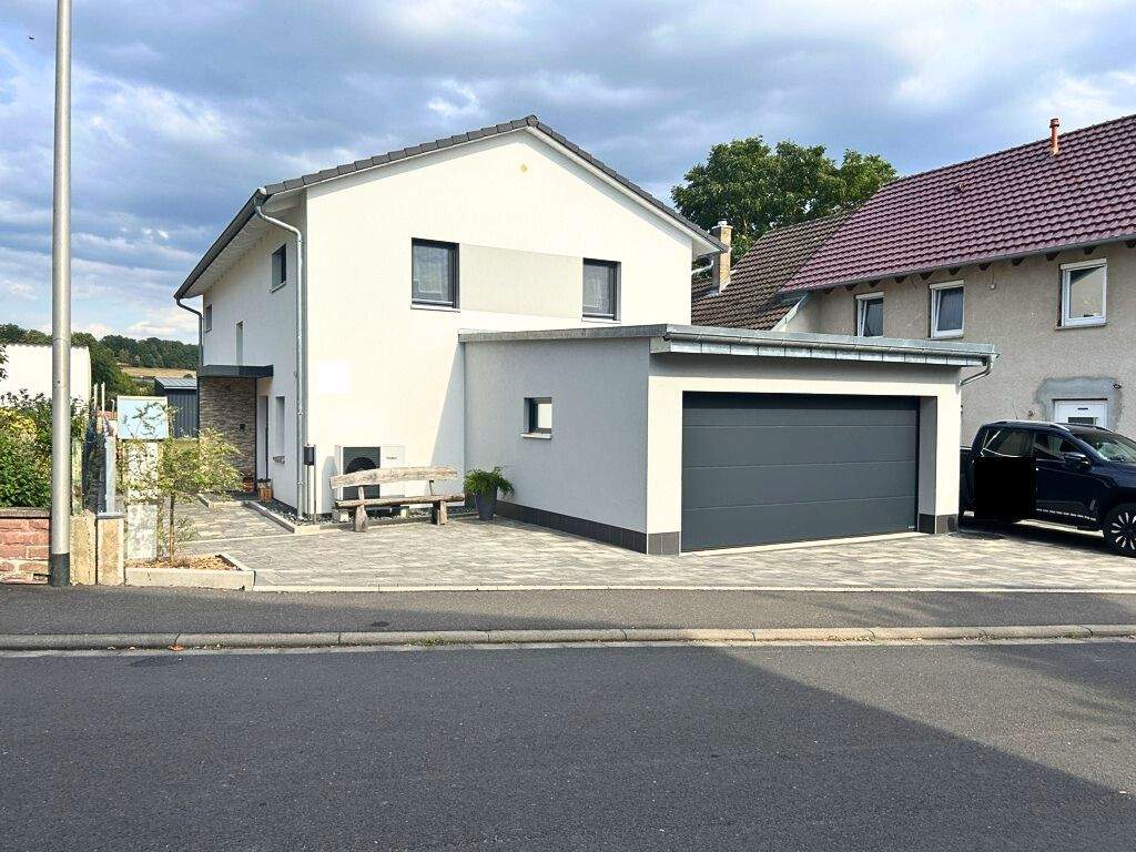 Immobilie in Hammelburg - massiv gebautes KFW 55 Einfamilienhaus inklusive Doppelgarage - Bild 0
