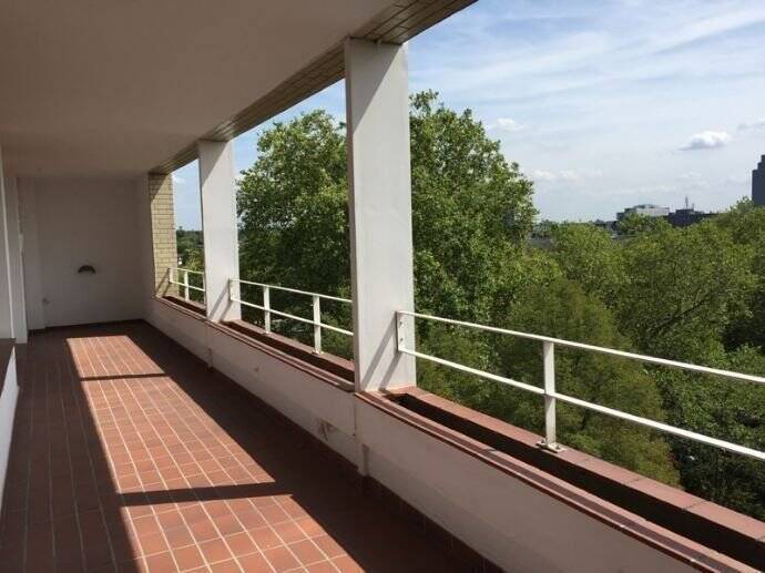 Sonnendurchflutete Wohnung in Golzheim mit ca. 28 m2 Loggia und Grünblick