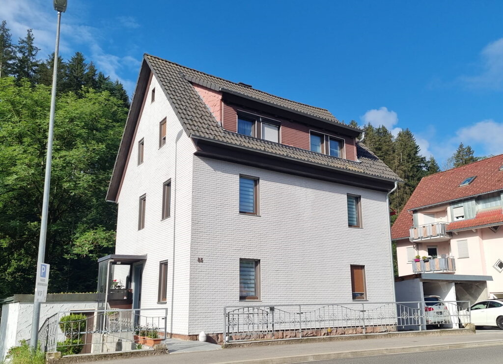 Mehrfamilienhaus zum Kauf 390.000 € 8 Zimmer 145 m²<br/>Wohnfläche 490 m²<br/>Grundstück Baiersbronn Baiersbronn 72270