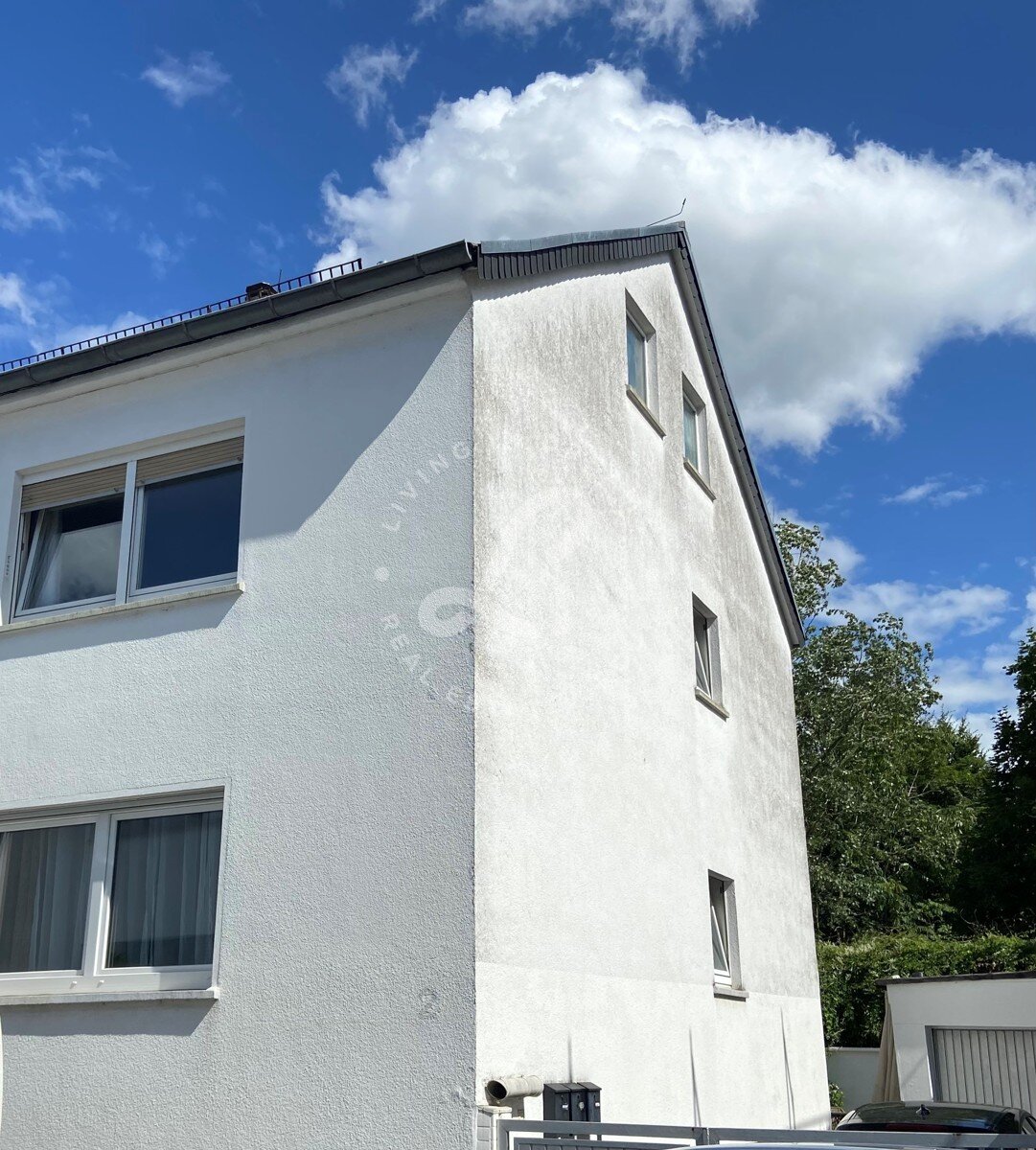 Mehrfamilienhaus zum Kauf 895.000 € 8,5 Zimmer 180 m²<br/>Wohnfläche 200 m²<br/>Grundstück Hausen Frankfurt am Main / Hausen 60488